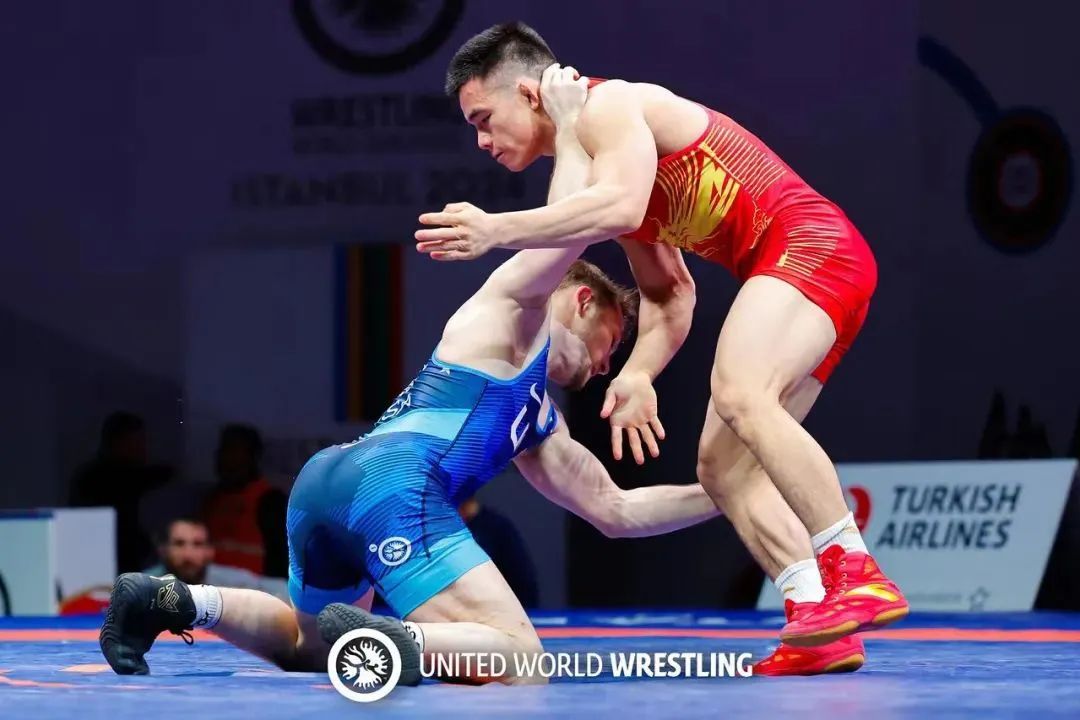 “跤”出宝贵成绩单！广西摔跤运动员邹万豪成功剑指巴黎