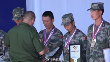 马背上的农村娃练成一等功枪王