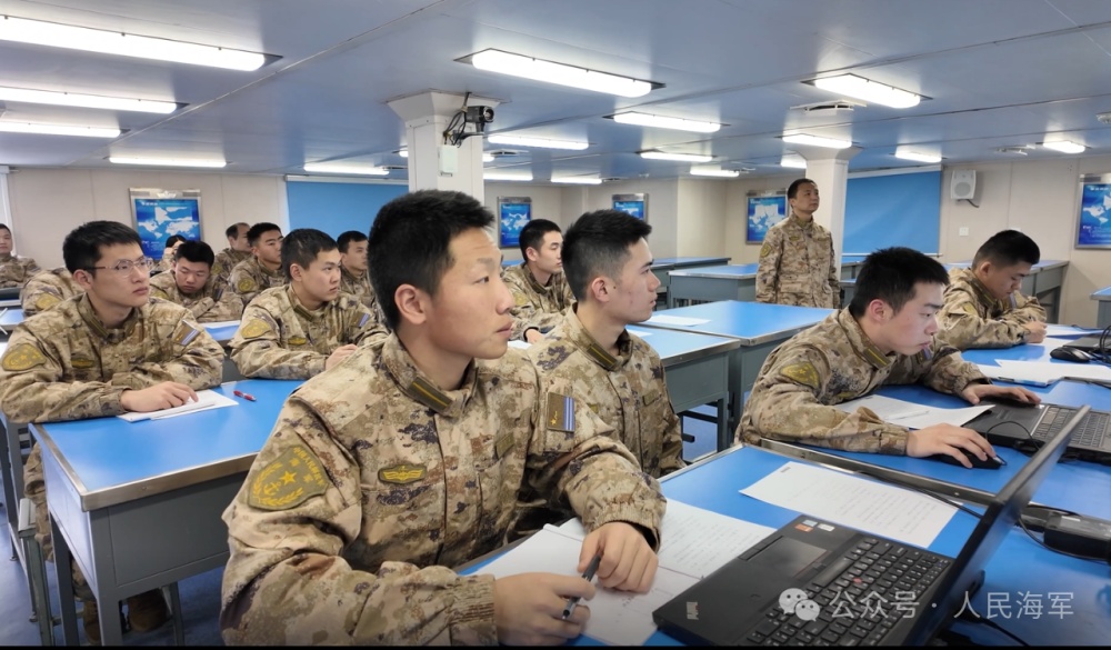 浓浓“火药味”!海军大连舰艇学院将课堂搬到海上 浓浓“火药味”!海军大连舰艇学院将课堂搬到海上