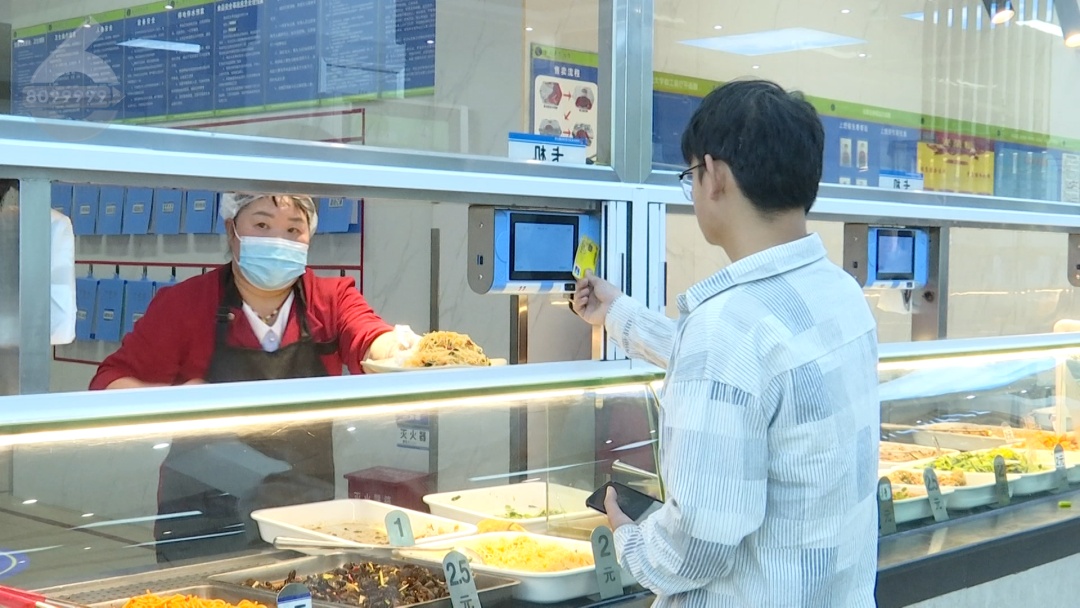 云南这所大学悄悄给学生饭卡打了600块…… 云南这所大学悄悄给学生饭卡打了600块……