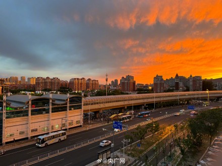 北京今天又是七彩祥云又是火烧云