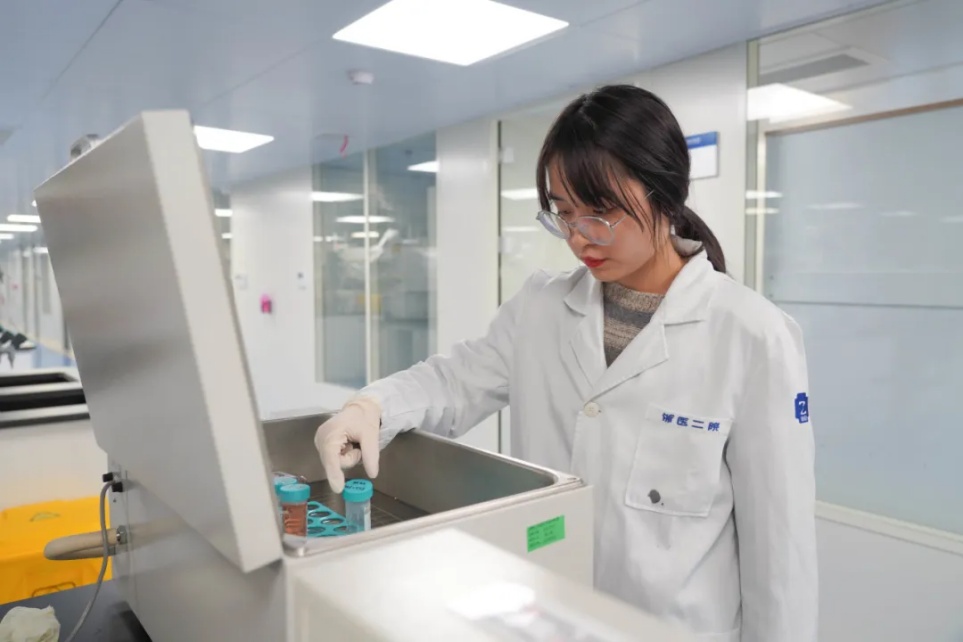 杭州95后女生，享教授待遇！