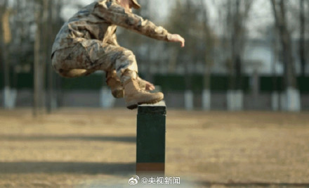 马背上的农村娃练成一等功枪王