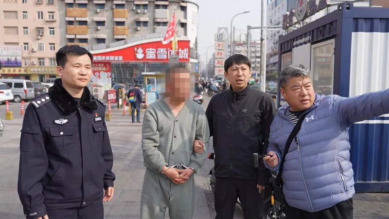 一句“你瞅啥”,1人死亡2人受伤!16年后,三名嫌疑人全部到案! 一句“你瞅啥”,1人死亡2人受伤!16年后,三名嫌疑人全部到案!