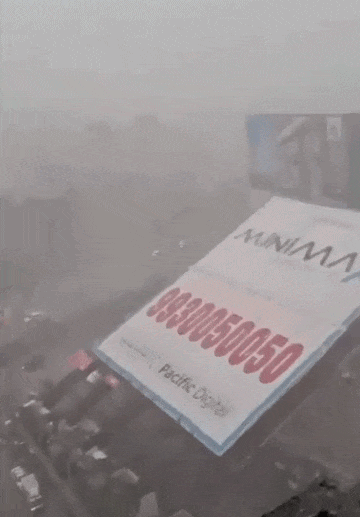 印度30米高广告牌倒塌12人死亡