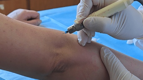 当心！皮肤上长这种“小红点”，可能是...