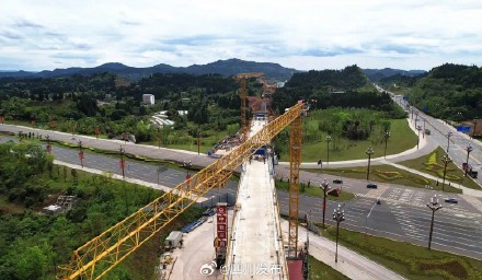 成达万高铁9标段最长连续梁14日凌晨两点成功合龙