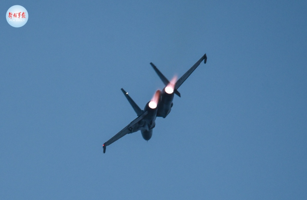 暗夜出击！看“飞鲨”跨昼夜飞行训练