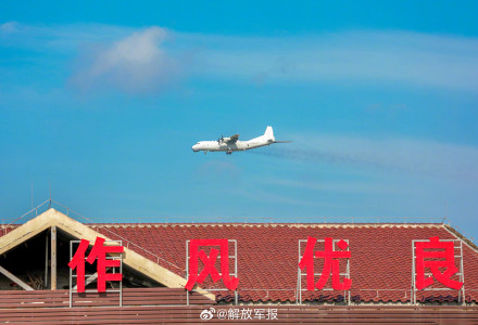 海军航空兵某团组织实战化飞行训练 海军航空兵某团组织实战化飞行训练