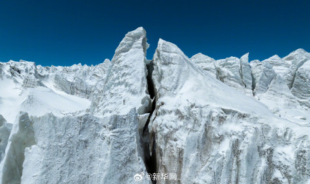 飞瞰藏色岗日冰川太震撼！