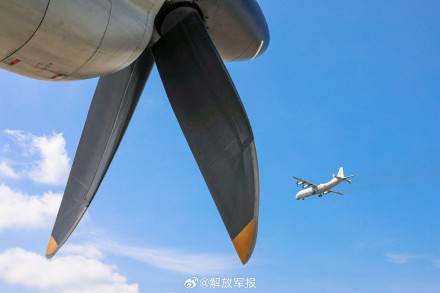 海军航空兵某团组织实战化飞行训练 海军航空兵某团组织实战化飞行训练