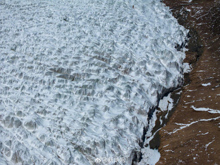 飞瞰藏色岗日冰川太震撼！