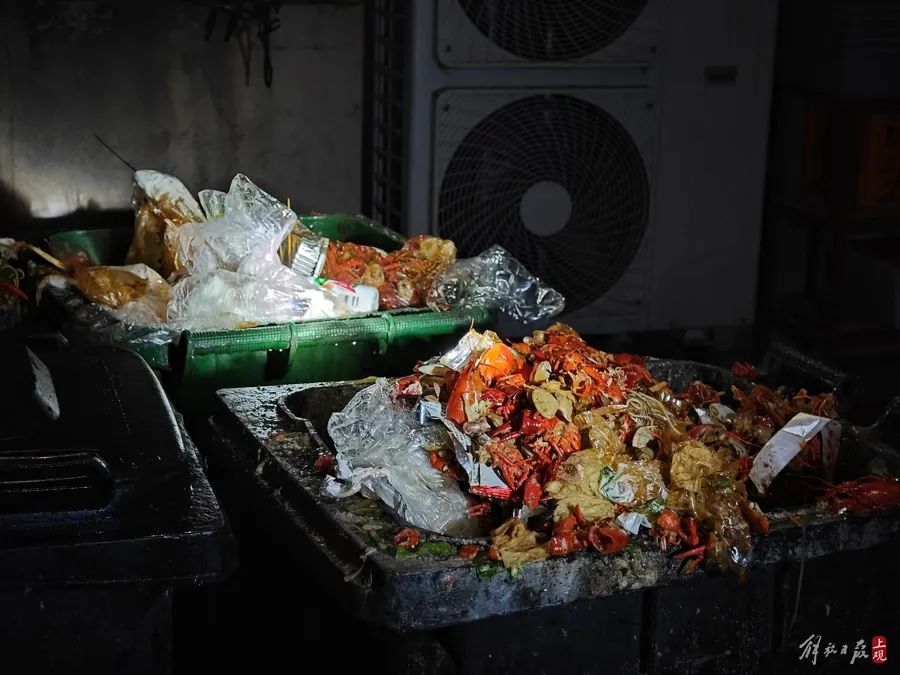 上海一小区居民苦不堪言!窗户不敢开,衣服被子不敢晾......这种店能开在小区周边吗? 上海一小区居民苦不堪言!窗户不敢开,衣服被子不敢晾......这种店能开在小区周边吗?