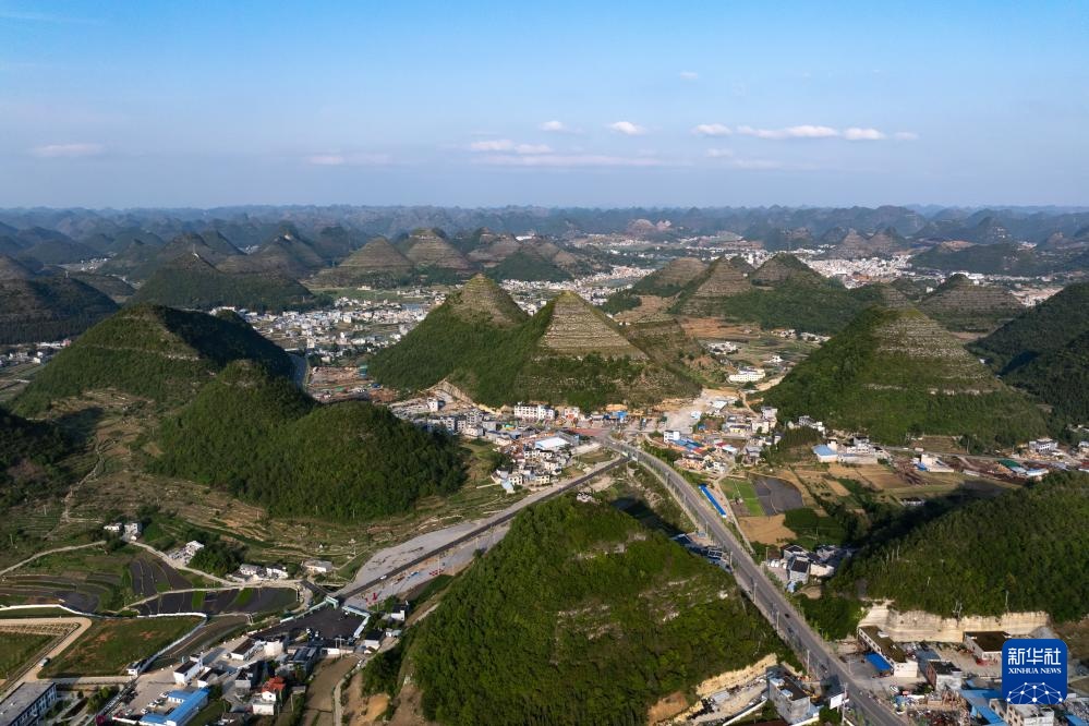 贵州安龙“金字塔”引客来 贵州安龙“金字塔”引客来
