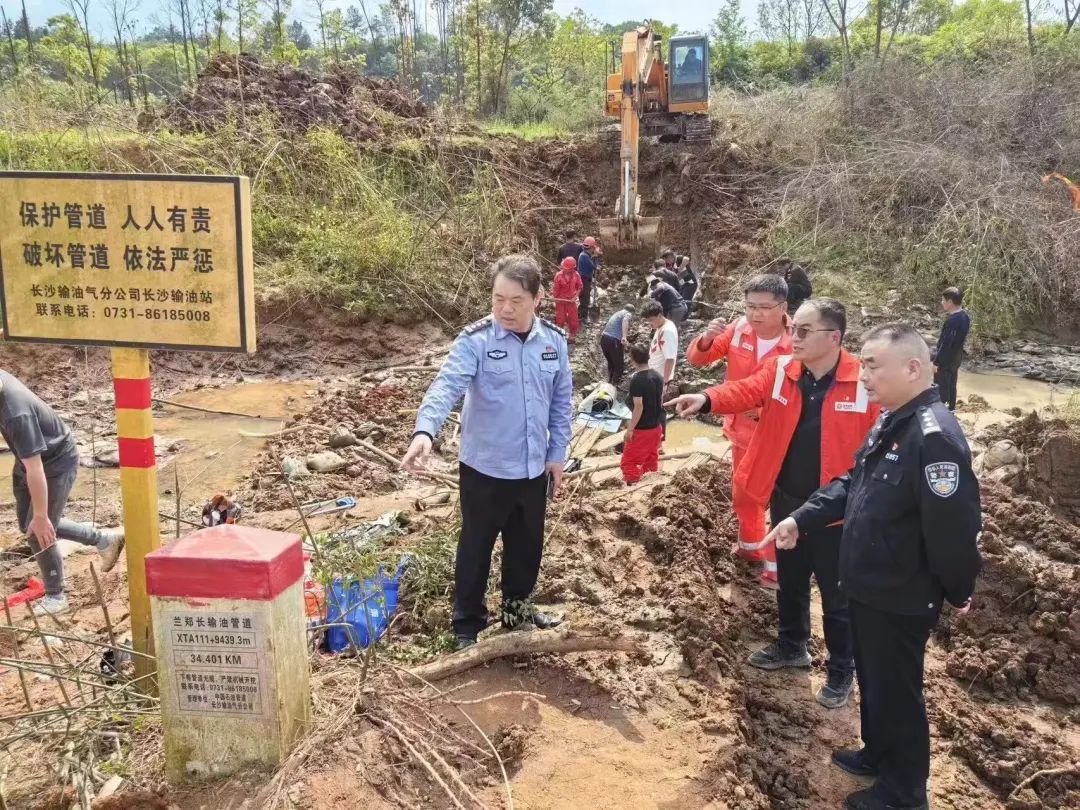 挖断光缆,长沙一男子被拘! 挖断光缆,长沙一男子被拘!