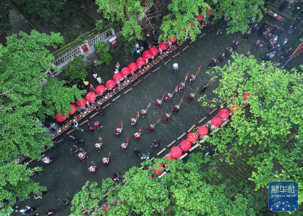 贵州：欢庆“四月八”