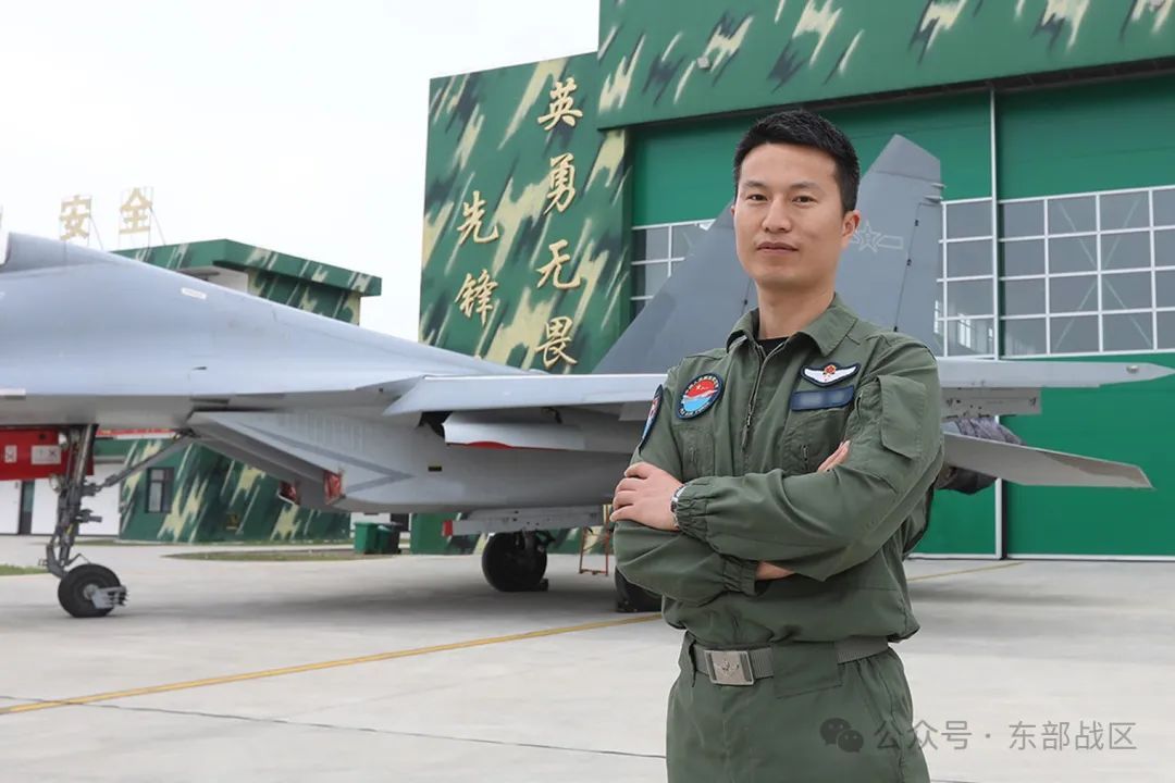 他军校毕业前参加招飞,如今成为特级飞行员,荣立二等功! 他军校毕业前参加招飞,如今成为特级飞行员,荣立二等功!