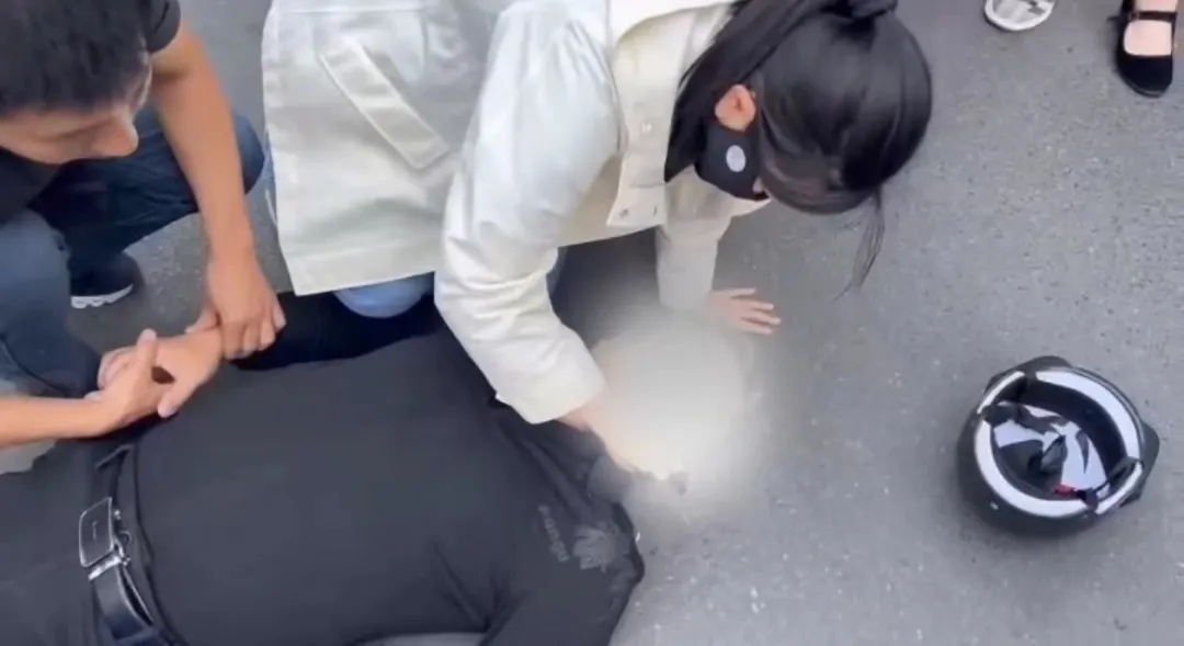 事发河北街头！跪地救人的“白衣女侠”，找到了！