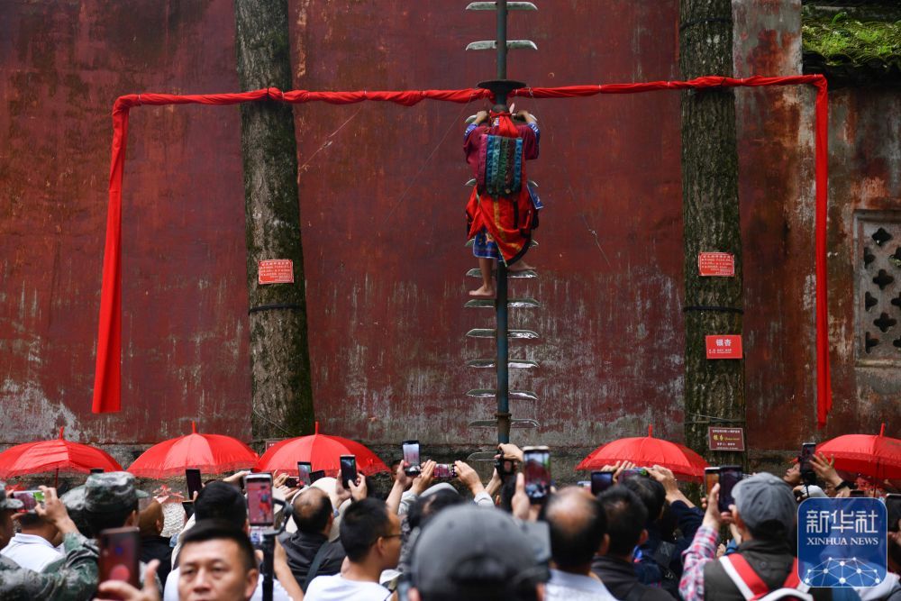 贵州：欢庆“四月八”