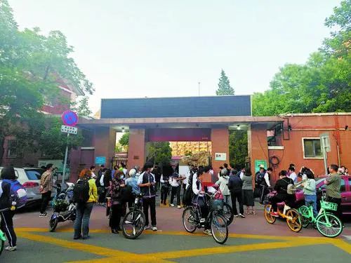 孩子“出口成脏”，谁该负责？