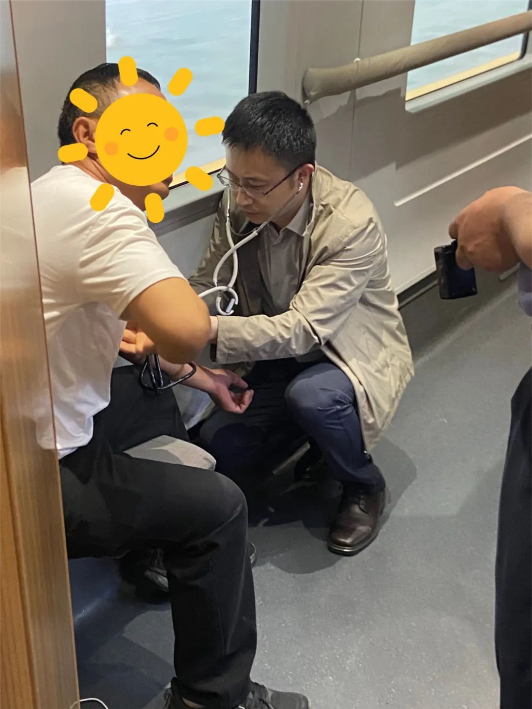 G2296次列车，上演生死时刻