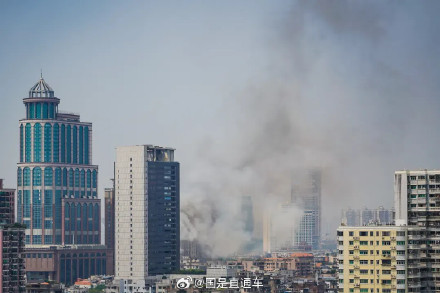 广州一服装批发市场起火，广州消防：搜救出1名人员，已无生命体征