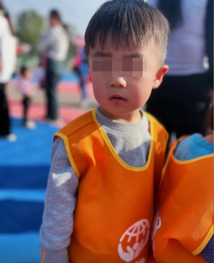 警方提级调查!3岁男童被狗咬伤打了疫苗仍离世,最新进展→ 警方提级调查!3岁男童被狗咬伤打了疫苗仍离世,最新进展→