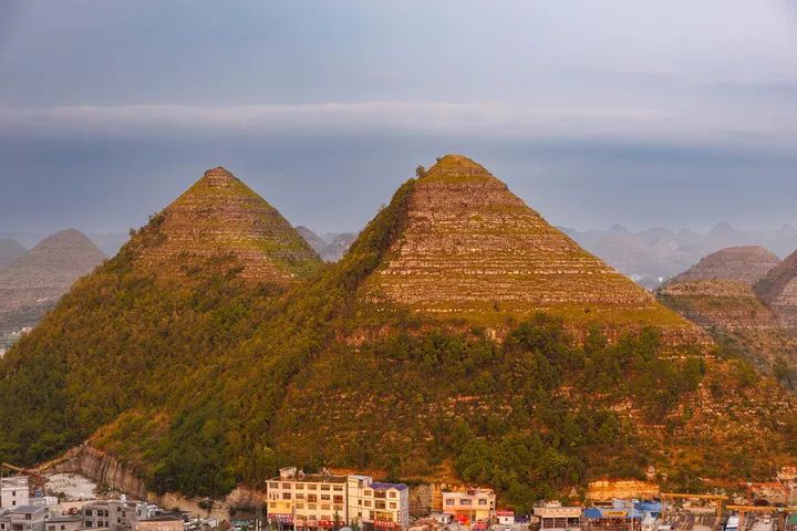 国内也有“金字塔”?网友惊叹:大自然的鬼斧神工! 国内也有“金字塔”?网友惊叹:大自然的鬼斧神工!