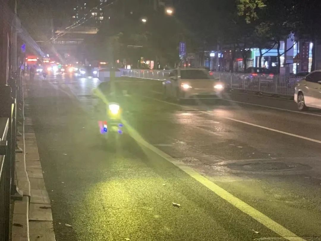 “眼睛快被晃瞎了”！广州街头频现，非常危险！