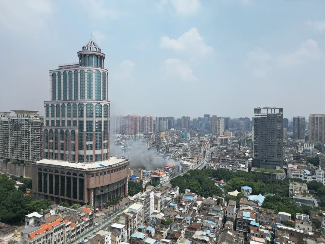 荔湾人民南路突发火灾，已营救出9名被困人员，疑有人失联，最新通报→