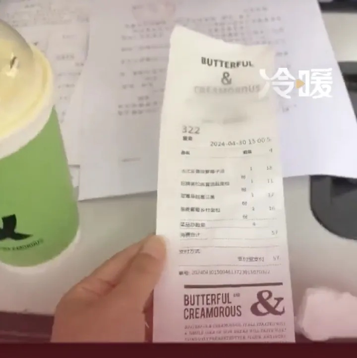 知名网红面包店被曝吃出异物！曾创“排队纪录”，有人超爱…...