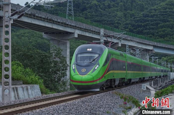 中老铁路国际旅客列车持续火爆 日均发送旅客超4300人次 中老铁路国际旅客列车持续火爆 日均发送旅客超4300人次