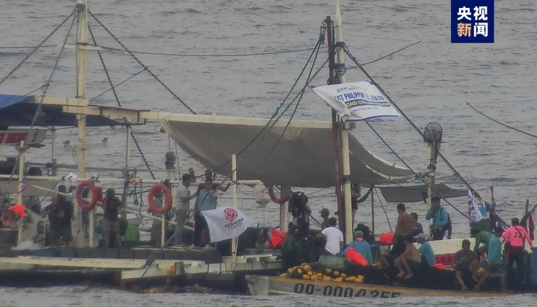 菲律宾船只摆拍作秀，中国海警现场管制！