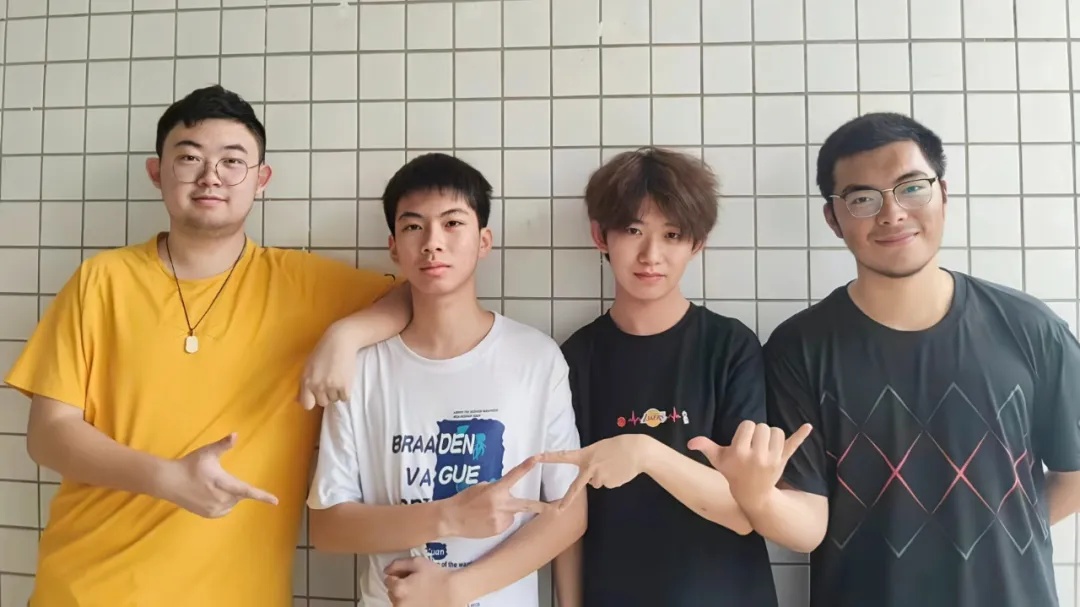 红耳bēi飞到学生宿舍筑巢？网友：论文送上门！