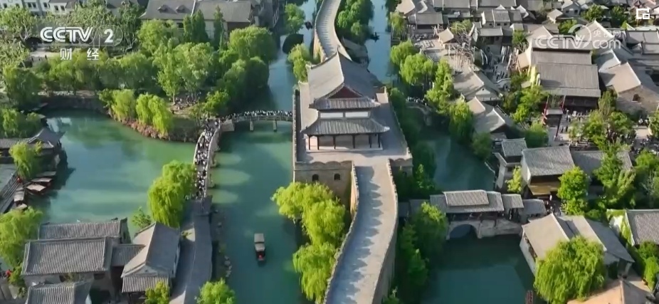 国内旅游市场成消费领域亮点 “古城”“古镇”游激活消费新活力 国内旅游市场成消费领域亮点 “古城”“古镇”游激活消费新活力