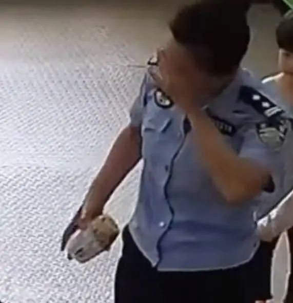 那天，她笑着笑着就哭了……