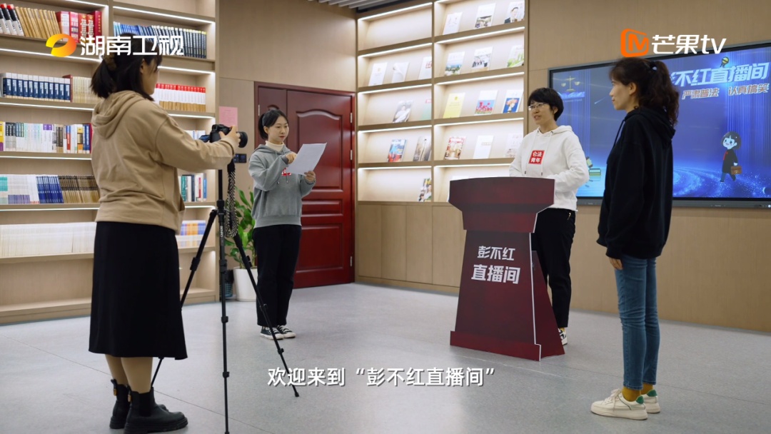 白天开庭晚上写短剧，青年法官化身普法“喜剧人”