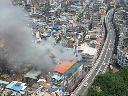 广州一服装批发市场起火，广州消防：搜救出1名人员，已无生命体征
