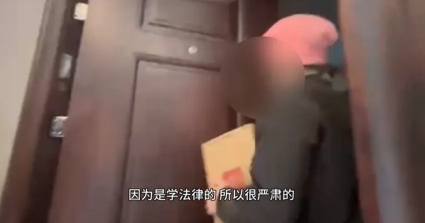 老人花100万网购，家中快递堆成山，却一个也不拆……