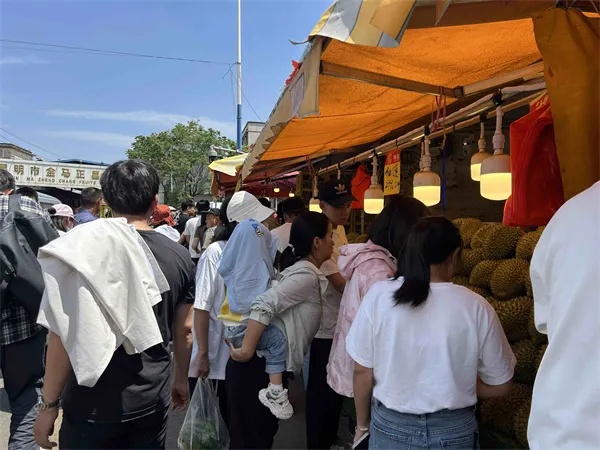 4元/公斤?昆明“榴莲自由”真的来了? 4元/公斤?昆明“榴莲自由”真的来了?