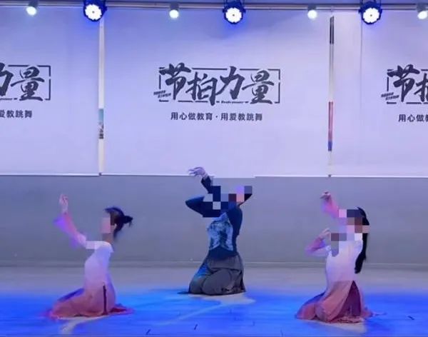 女子劳动仲裁获赔9000元，老板竟拎出一大袋硬币