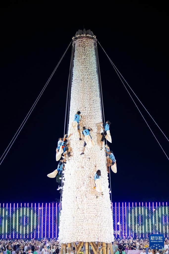 香港长洲“抢包山”引千余人感受传统文化魅力