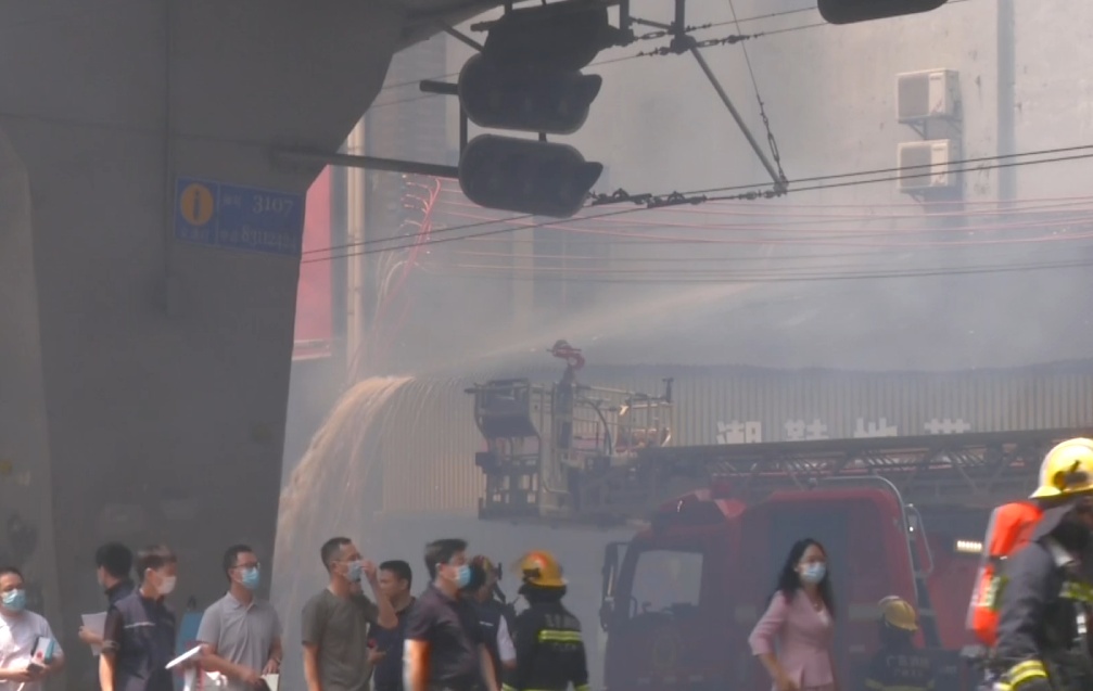 广州一批发市场突发火灾:致一人死亡 广州一批发市场突发火灾:致一人死亡