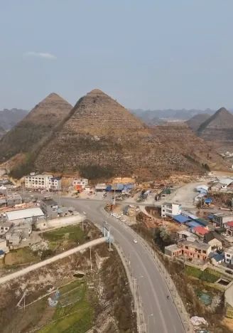 国内也有“金字塔”?网友惊叹:大自然的鬼斧神工! 国内也有“金字塔”?网友惊叹:大自然的鬼斧神工!