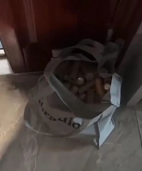 女子劳动仲裁获赔9000元，老板竟拎出一大袋硬币