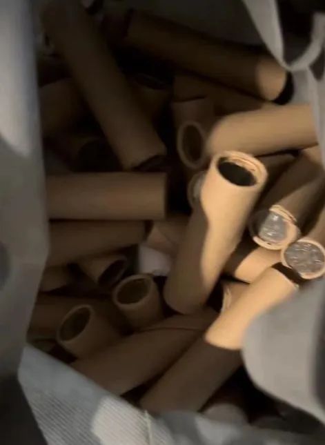 女子劳动仲裁获赔9000元，老板竟拎出一大袋硬币