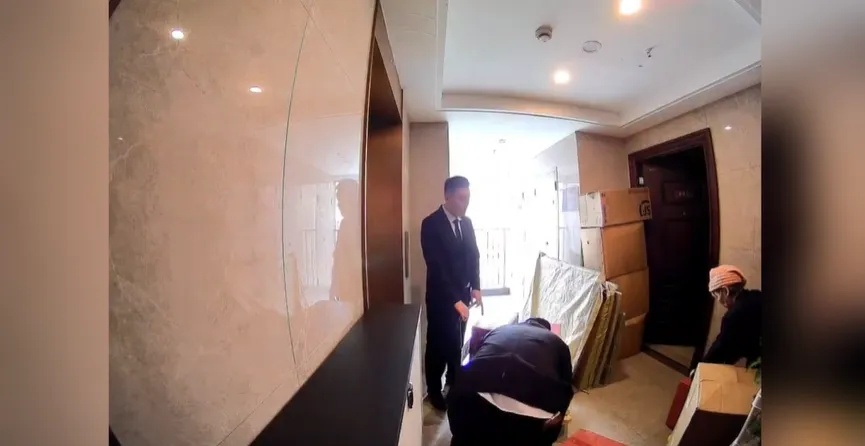 老人花100万网购，家中快递堆成山，却一个也不拆……