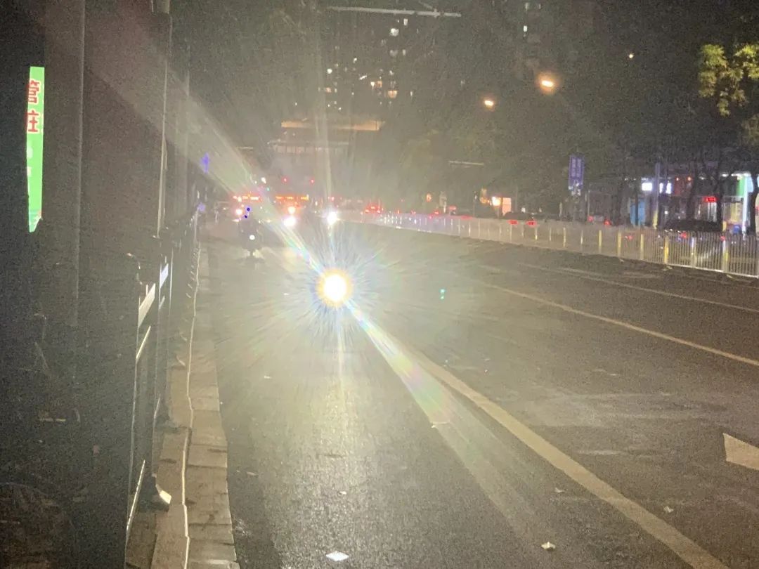 “眼睛快被晃瞎了”！广州街头频现，非常危险！