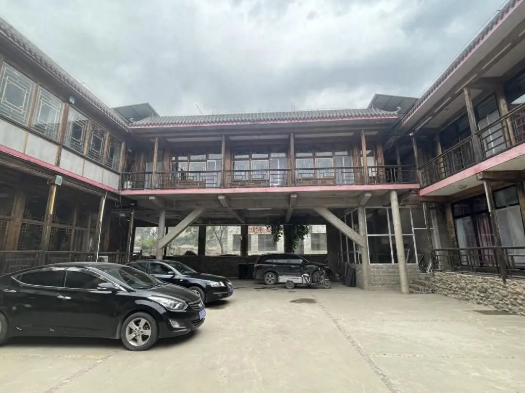 北京的电线杆有“眼睛”和“耳朵”,您仔细看过吗? 北京的电线杆有“眼睛”和“耳朵”,您仔细看过吗?