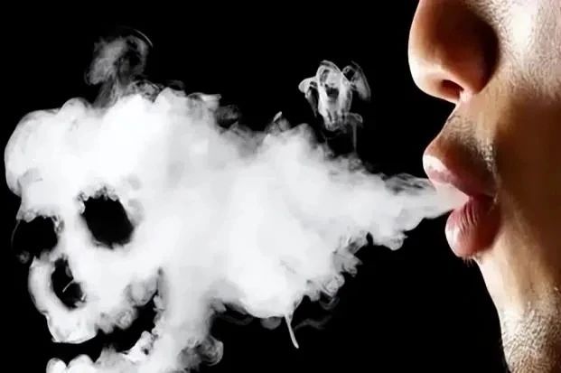 三人拒不承认吸毒！警方从他们身上剪了一撮毛发，结果……